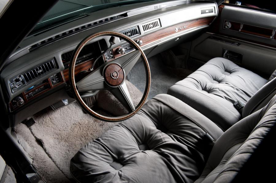  Cadillac Fleetwood Sixty Special Brougham 1976 года  (фото 15 из 25)